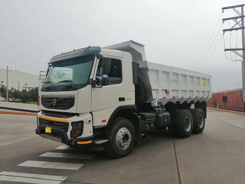 Camión Volquete Volvo FMX 440